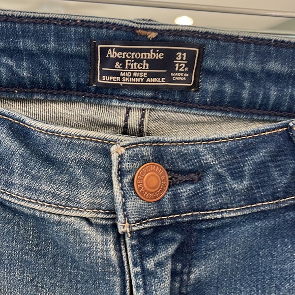 Abercrombie Mid Rise Super Skinny Ankle Jeans - Picture 2 of 3
